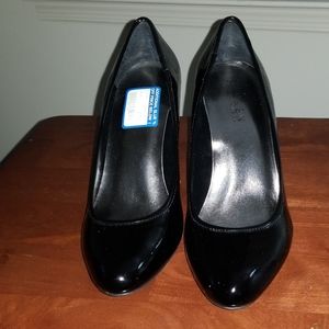 Brand New Ralph Lauren Black Patent Thick Heel
